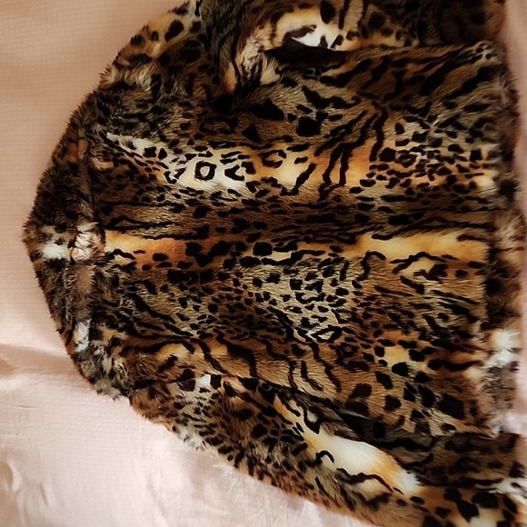 Mother Cropped Leopard Faux Fur Jacket - Picture 6 of 7